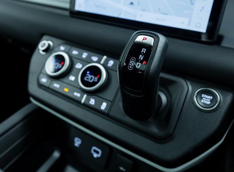 Land Rover Defender 90 D250 X-Dynamic SE URBAN 19