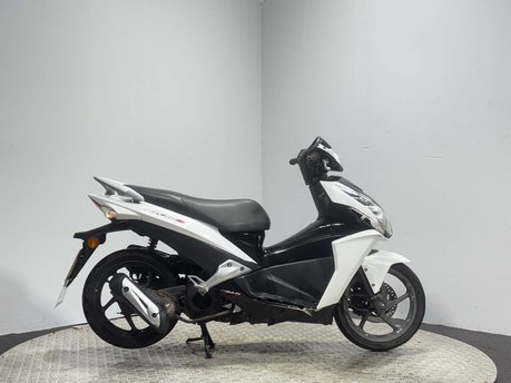 Honda Vision NSC 50 R 2014 17K RUNNING PROJECT SCOOTER 50CC SPARES OR REPAIR