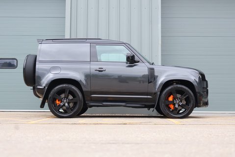 Land Rover Defender 90 HARD TOP X-DYNAMIC HSE STYLED BY SEEKER SUPER LOW MILES  9