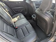 Volvo V60 2.0 V60 Momentum B4 MHEV Auto 5dr 17