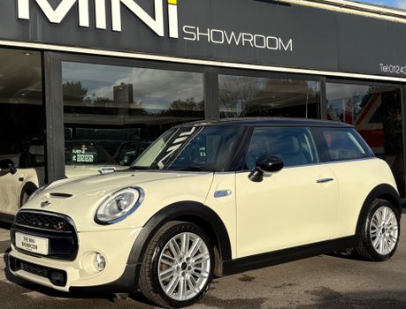 Mini Hatch Cooper S 2.0 Chili / Media + SAT NAV + LEATHER + HEATED SEATS 1