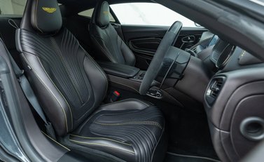 Aston Martin DB11 V8 14