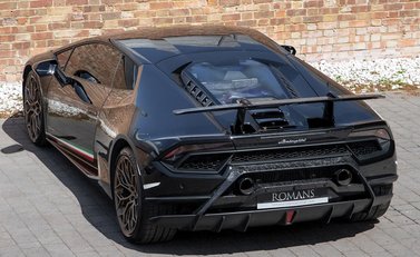 Lamborghini Huracan LP640-4 Performante 9