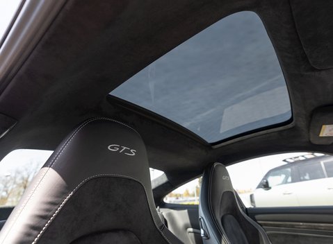 Porsche 911 Carrera GTS (991.2) 13