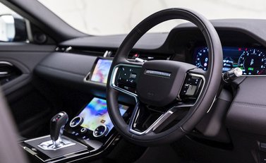 Land Rover Range Rover Evoque P300e R-Dynamic SE 9