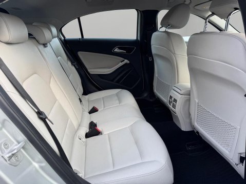 Mercedes-Benz A Class 1.5 A180d Sport (Executive) 7G-DCT Euro 6 (s/s) 5dr 52