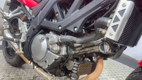 Suzuki SV650 2006 21K RUNNING PROJECT BIKE 650CC 1 FORMER OWNER 25