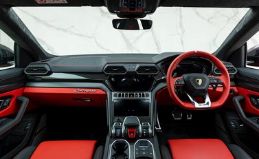 Lamborghini Urus 16