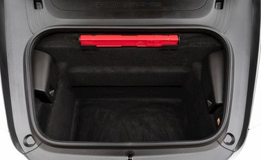 Porsche 911 Carrera GTS (991.2) 30