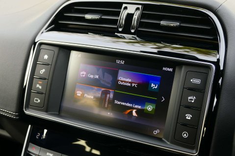 Jaguar XE 2.0 XE R-Sport D Auto 4dr 28