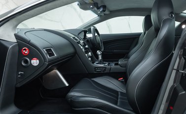 Aston Martin DBS V12 17