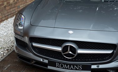 Mercedes-Benz SLS AMG Roadster 23