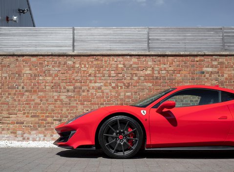 Ferrari 488 Pista 32