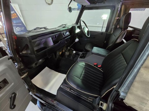 Land Rover Defender 90 HARD-TOP TD5 28