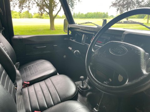 Land Rover Defender 2.5 TD5 30