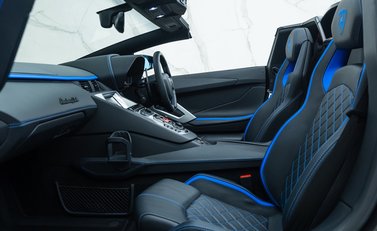 Lamborghini Aventador S LP 740-4 ROADSTER 19