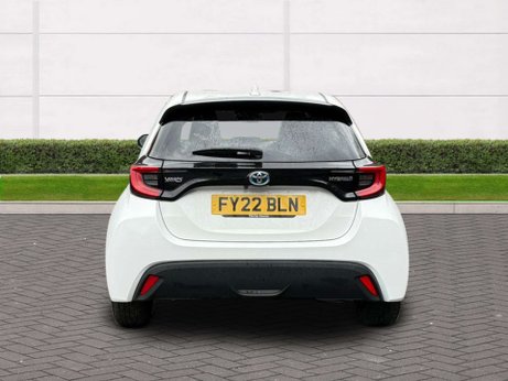 Toyota Yaris 1.5 Yaris Design HEV CVT 5dr 3