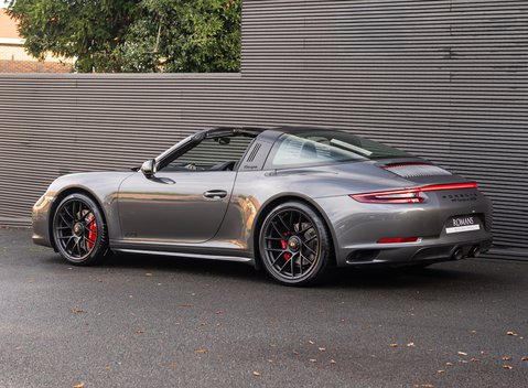Porsche 911 Targa 4 GTS (991.2) 4