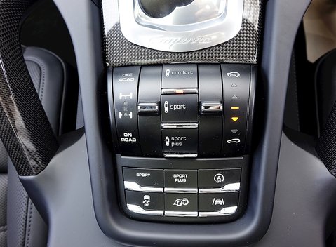 Porsche Cayenne Turbo S 3