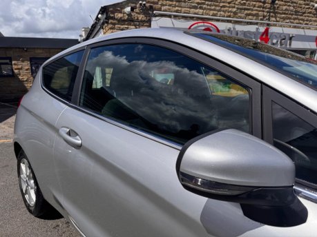 Ford Fiesta ZETEC 9
