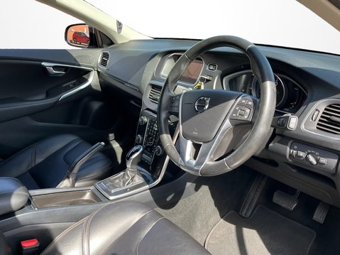 Volvo V40 T3 [152] Cross Country Pro 5dr Geartronic 12