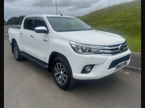Toyota Hilux 2.4 HI-Luxury Invincible D-4D 4WD Double Cab Auto 4WD 5dr 1