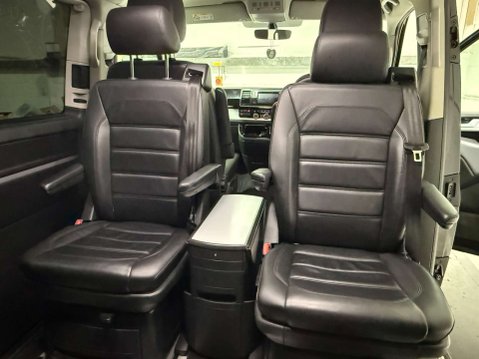 Volkswagen Caravelle 2.0 Caravelle Executive TDI BlueMotion Technology Semi-Auto 5dr 35