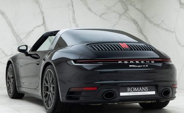 Porsche 911 Targa 4S (992) 6