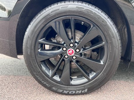 Jaguar F-Pace 2.0 D200 MHEV R-Dynamic SE Auto AWD Euro 6 (s/s) 5dr 82