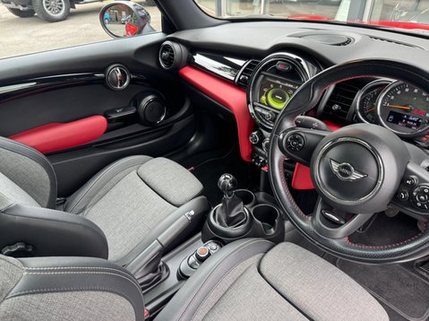 Mini Hatch COOPER S 19