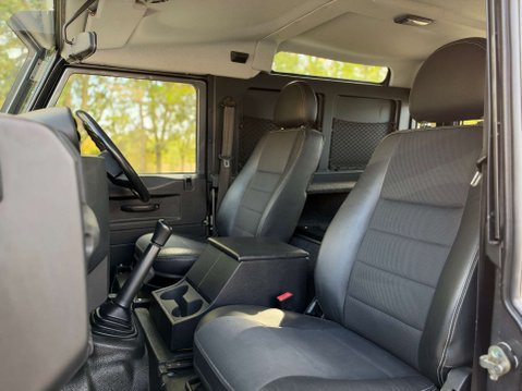 Land Rover Defender 2.2 Defender 90 XS Hard Top TD 4WD 5dr 34