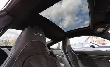 Porsche 911 Carrera GTS (991.2) 13
