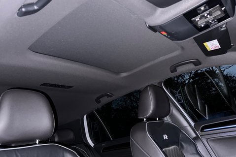 Volkswagen Golf R TSI 4MOTION DSG -LEATHER -CAMERA-PRETORIAS -PAN ROOF -WHITE/SILVER -GHOST 56