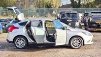 Ford Focus 1.6 Zetec Navigator Hatchback 5dr Petrol Powershift Euro 5 (125 ps) 16
