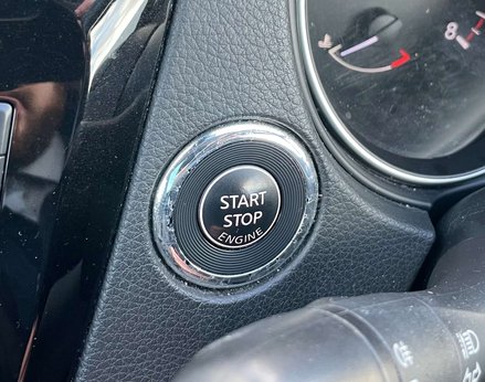 Nissan Qashqai 1.3 Qashqai N-Connecta DiG-T 5dr 47