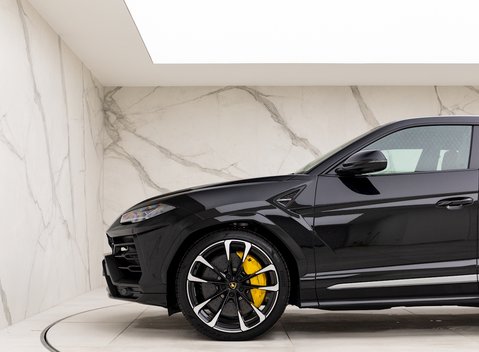 Lamborghini Urus 26