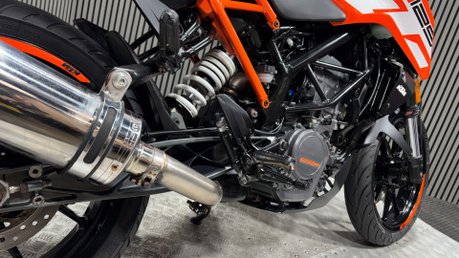KTM Duke 2017 17K NEW MOT 125CC 15BHP NAKED BIKE 9