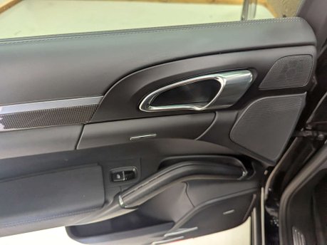 Porsche Cayenne 4.8 Cayenne V8 T Tiptronic S 4WD 5dr 44