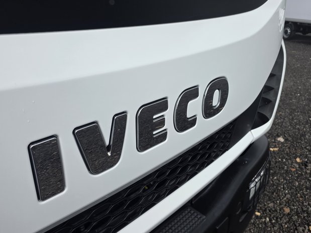 Iveco Eurocargo Eurocargo 180-280 Automatic Dropside fitted with Hiab crane 8
