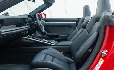 Porsche 911 Carrera CABRIOLET (992) 19