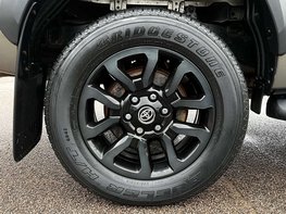 Toyota Hilux 2.8 HI-Luxury Invincible X D-4D 4WD Double Cab Auto 4WD 5dr 14