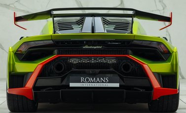Lamborghini Huracan STO 10