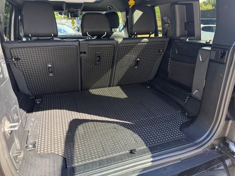 Land Rover Defender 3.0 D300 MHEV X-Dynamic SE Auto 4WD Euro 6 (s/s) 5dr 15