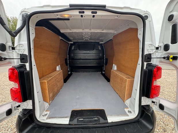 Vauxhall Vivaro SWB L1H1 [SOLD CM] Low Roof 3100 Air Con Sensors EURO 6 NO V 9
