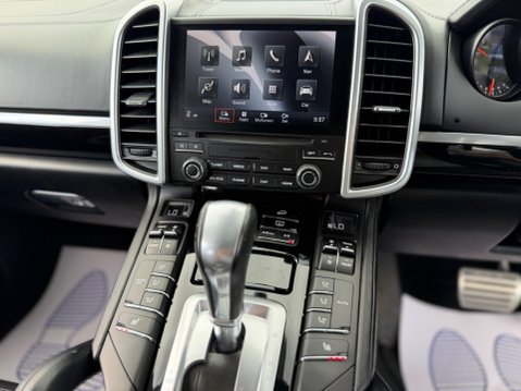 Porsche Cayenne 4.2 TD V8 S TiptronicS 4WD Euro 6 (s/s) 5dr 72