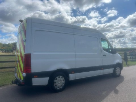 Mercedes-Benz Sprinter 2.0 315 CDI Premium Panel Van 5dr Diesel G-Tronic RWD L2 H2 Euro 6 (s/s) (1 14