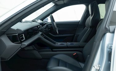 Porsche Taycan 4S Sport Turismo 14