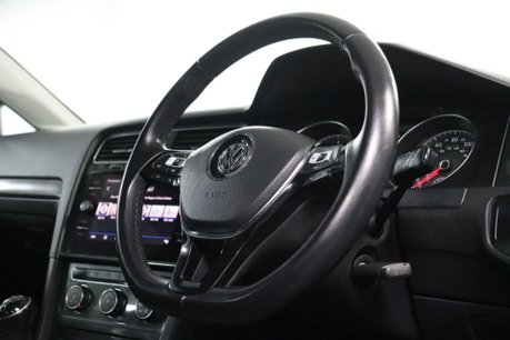 Volkswagen Golf SE NAVIGATION TDI 12