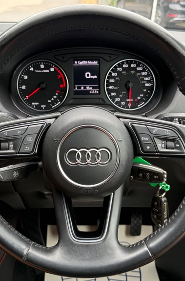 Audi Q2 TFSI SPORT - ELECTRIC TAILGATE - APPLE CARPLAY -CRUISE CONTROL 