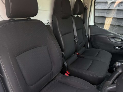 Vauxhall Vivaro 1.6 Vivaro 2900 Sportive CDTi 38